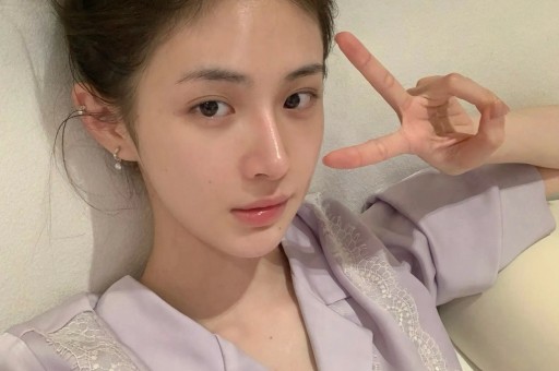演员卢昱晓因盗摄争议道歉登上微博热搜榜首