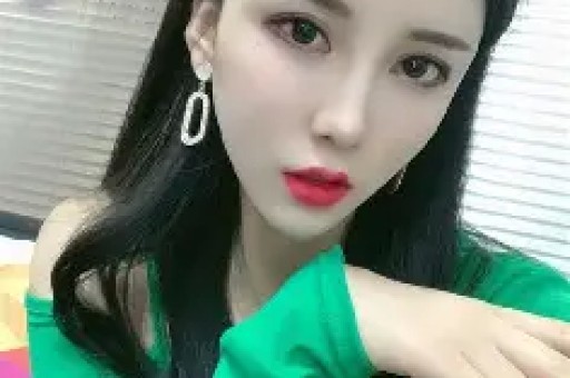 冲上热搜单依纯《国乐无双》舞台安室惠MV：灯光氛围、布景造型、伴舞队形及舞蹈演员姿势均高度相似